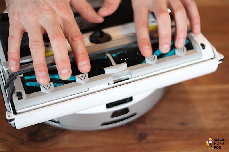 Die weiche Hauptbürste des Samsung Jet Bot AI+ ist in der Nahaufnahme zu sehen.